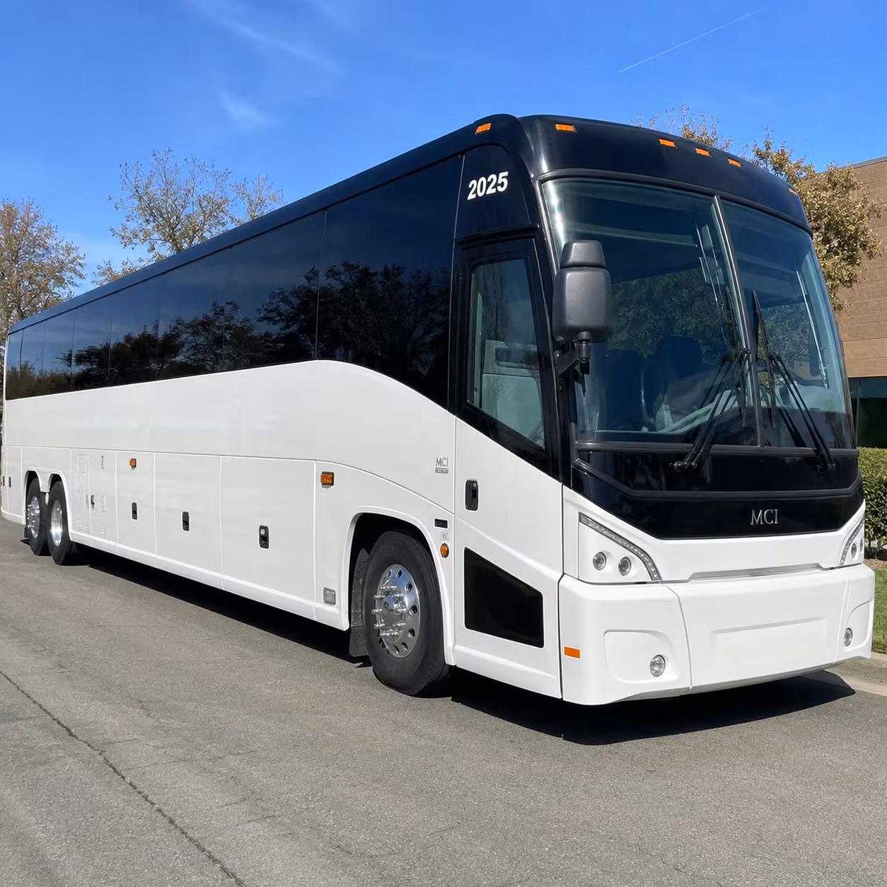 ryman auditorium and bridgestone arena shuttle buses from franklin are easy to book